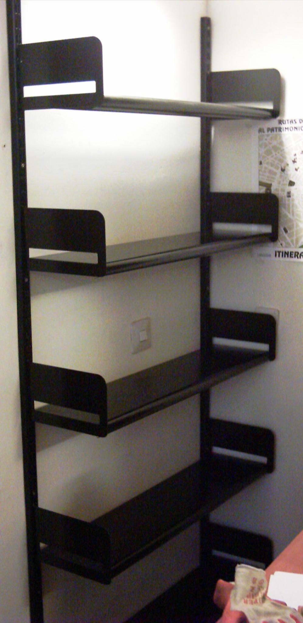 estanteria con cartela libreria